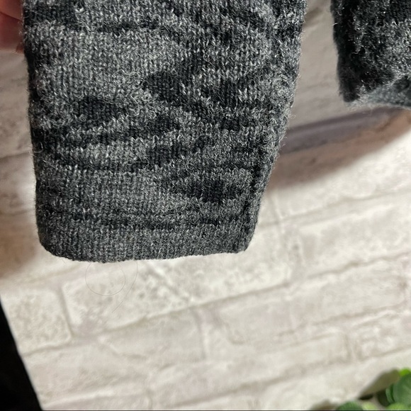 ROYAL Robbins Autumn Rose Cardigan Women’s Sz S Dark Gray & Black Jacquard - Picture 2 of 11